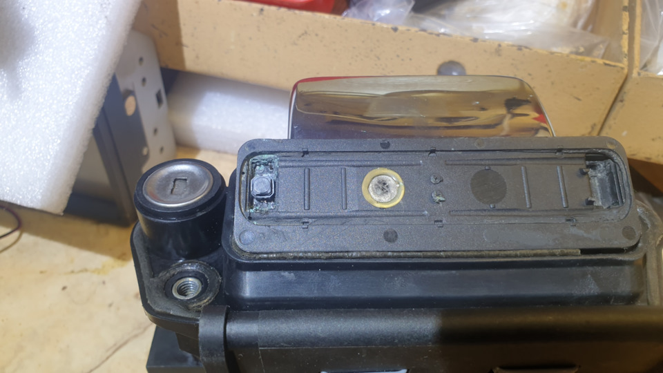 Примерка кнопки, кнопку выпаял с китайской магнитолы от аутлендера — Mercedes-Benz S-Class (W220)