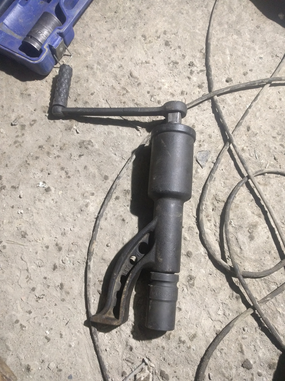 Как открутить болт ступицы шкива коленвала m60/62 — BMW 5 series (E34 ...