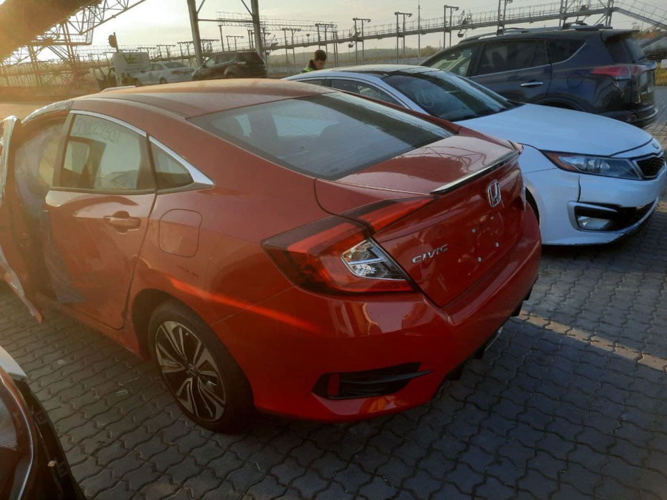 замятие крыла — Honda Civic 4D (10G)