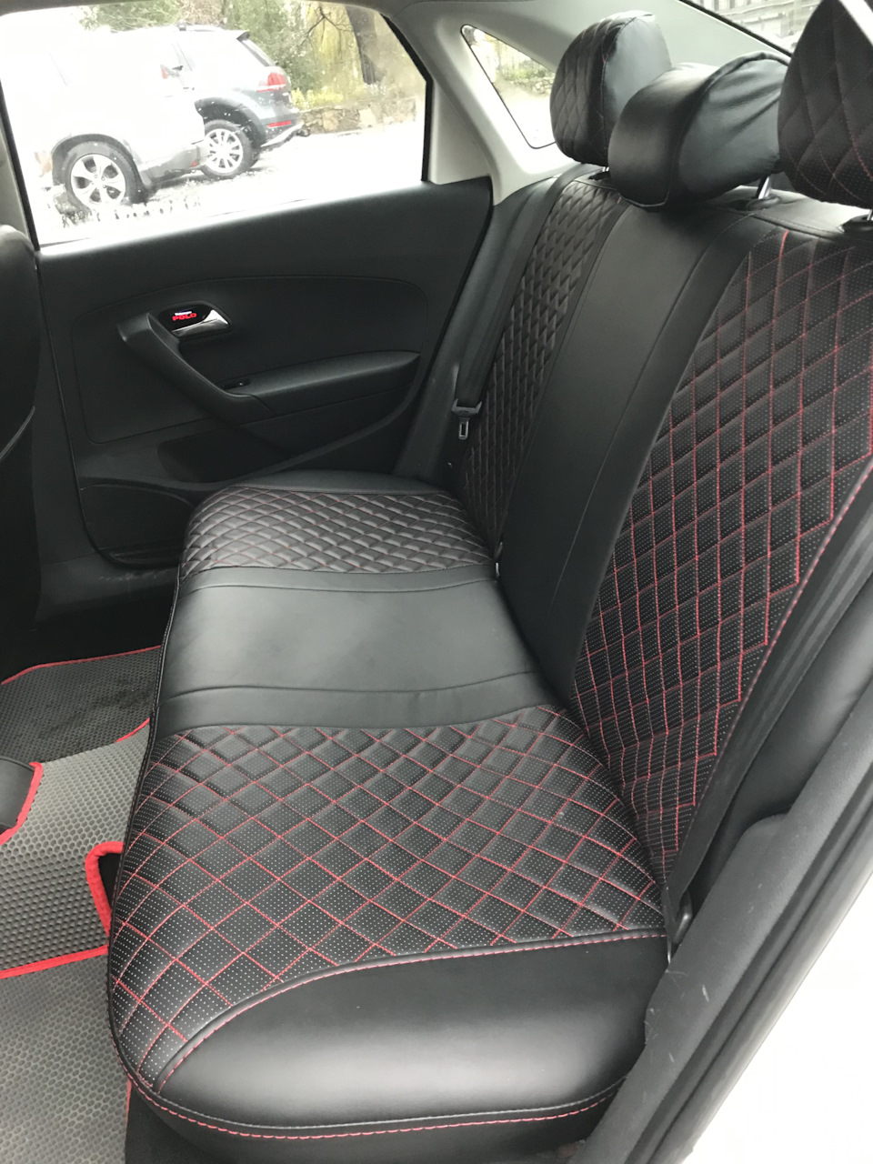 Замена чехлов — Volkswagen Polo Sedan, 1,6 л, 2012 года | расходники ...