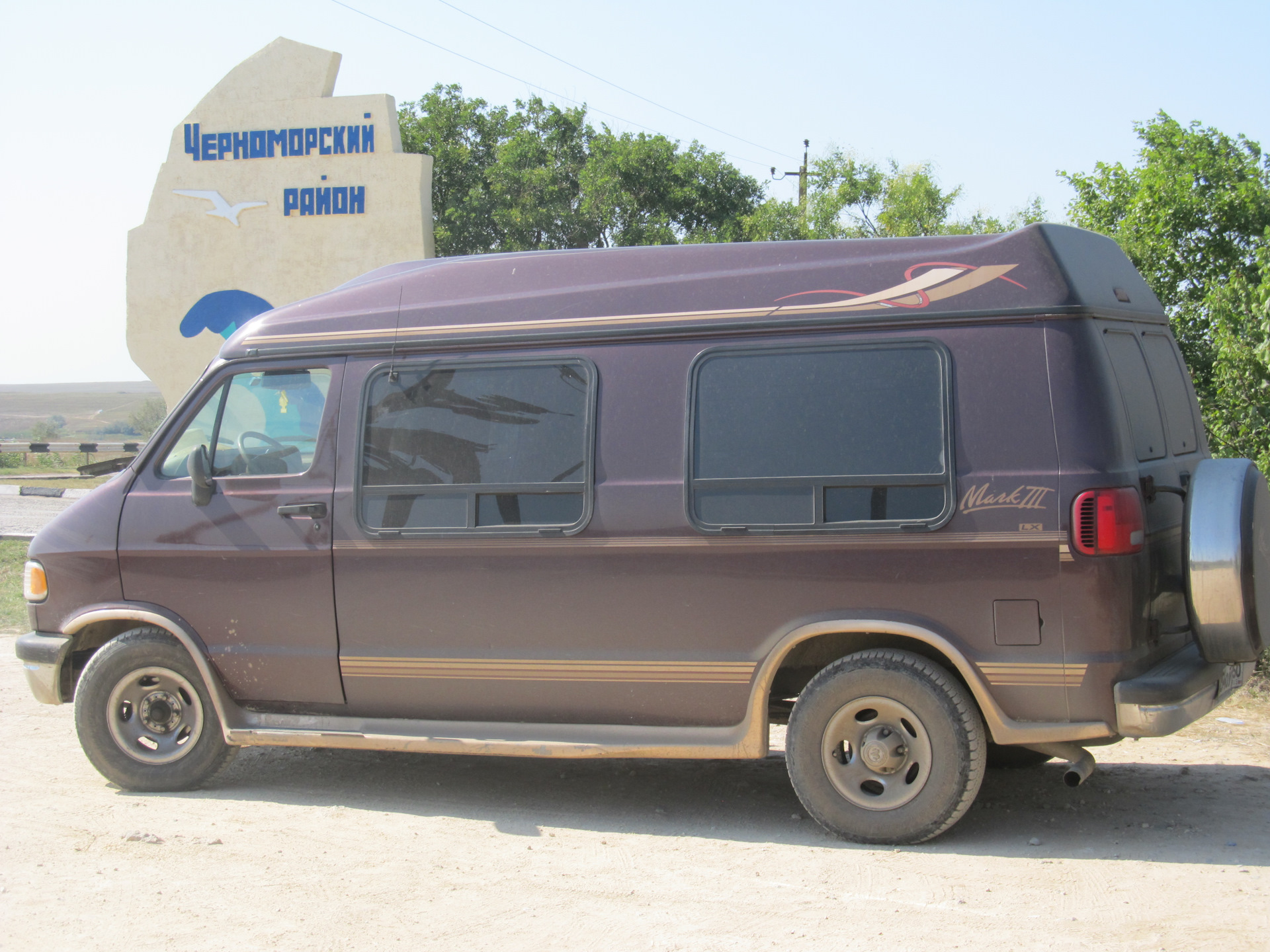 Dodge Ram van 2