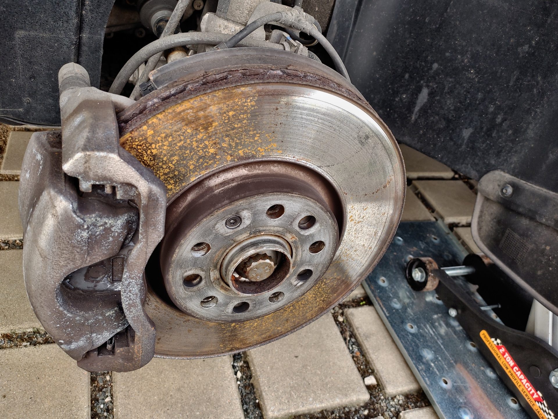 диск тормозной задний форд транзит. замена тормозных дисков транзите. задние дисковые тормоза форд транзит. задний тормозной диск на форд транзит передний привод. тормозные диски ford transit2.