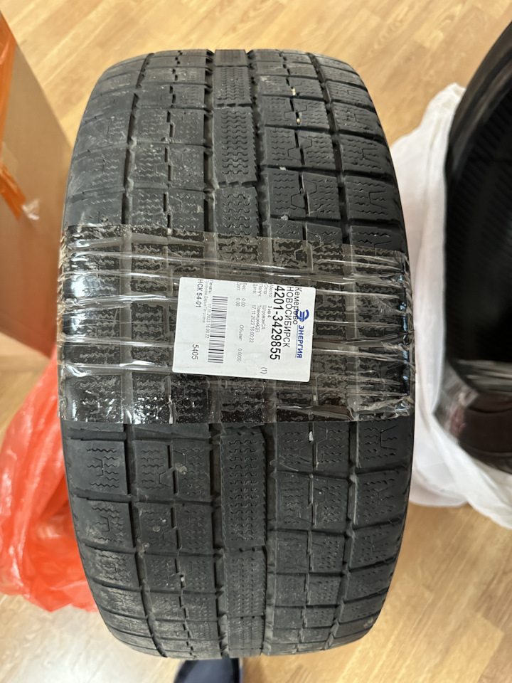 Шины зимние нешипованные Toyo 235/45 R17 на Lexus IS II. Б/у | 2 000 ...