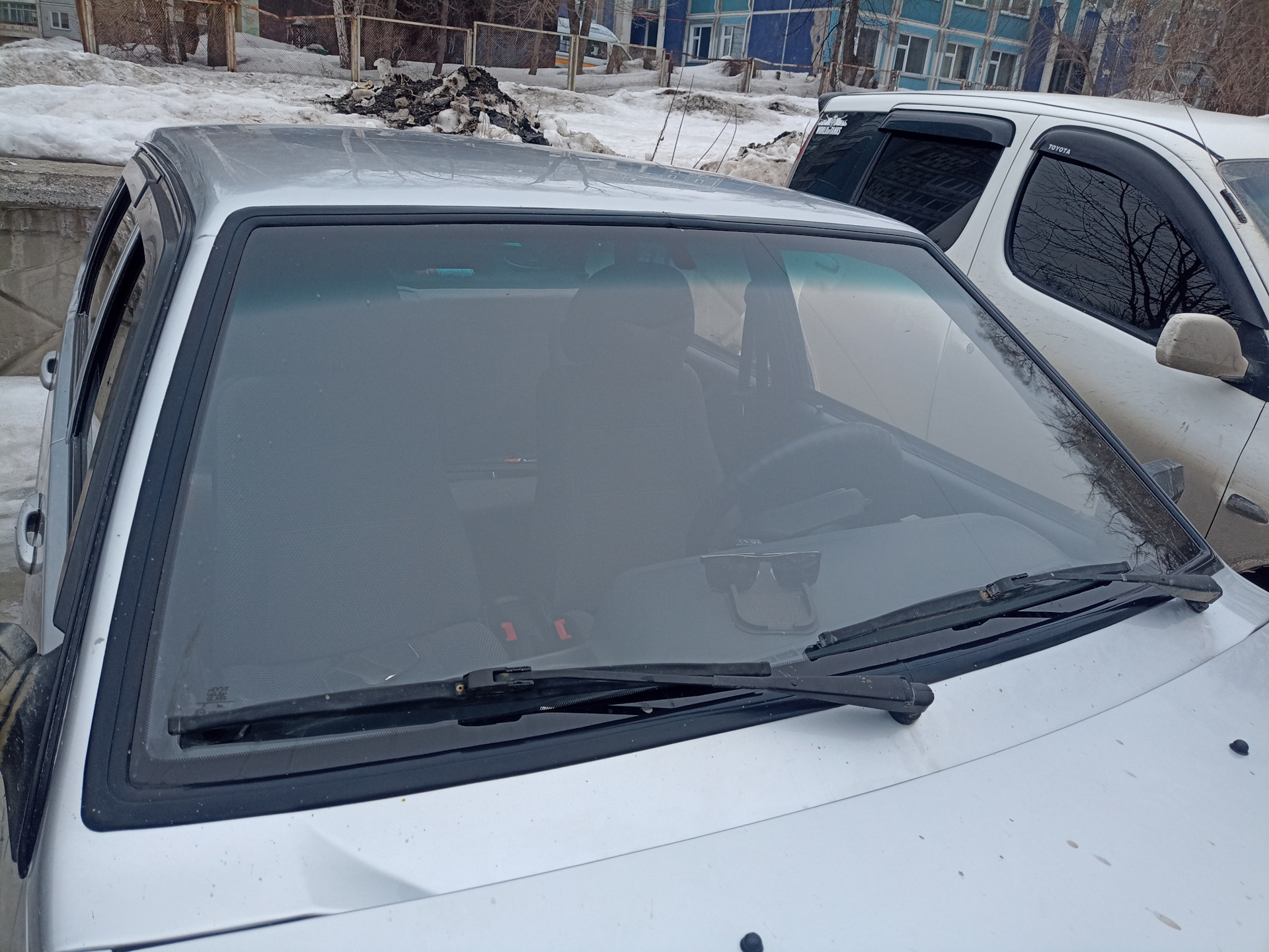 Замена лобового стекла — Lada 2115, 1,6 л, 2010 года | своими руками ...