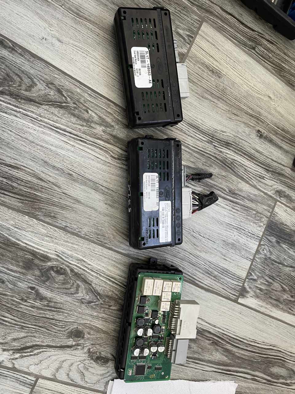 Сверху вниз: 2021г, 2023г, 2022г. — Lincoln Navigator (2G)