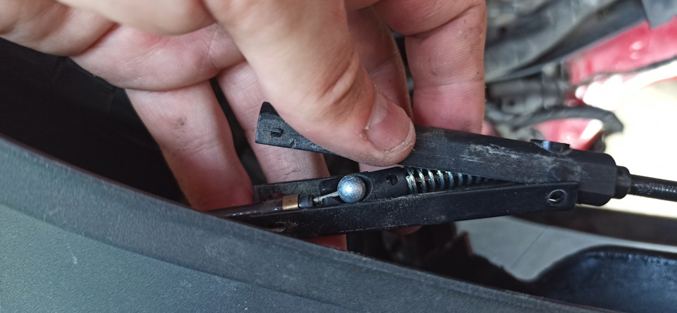 ТРОСИК КАПОТА. НЕ ОТКРЫВАЕТСЯ. КАК ОТКРЫТЬ? — Volkswagen Golf Plus, 1,4 ...