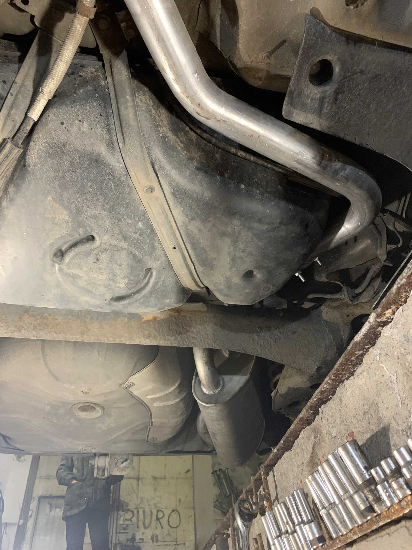 Средняя банка глушителя, пассажирский динамик. — FIAT Stilo, 1,8 л ...
