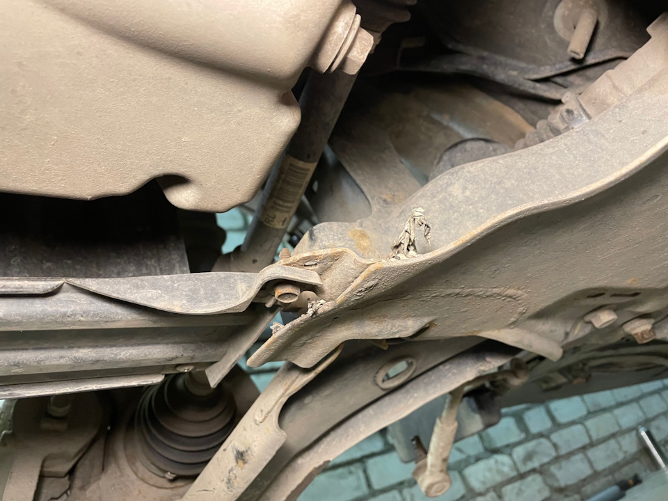 Освободить концы пыльника — Suzuki Vitara (4G)