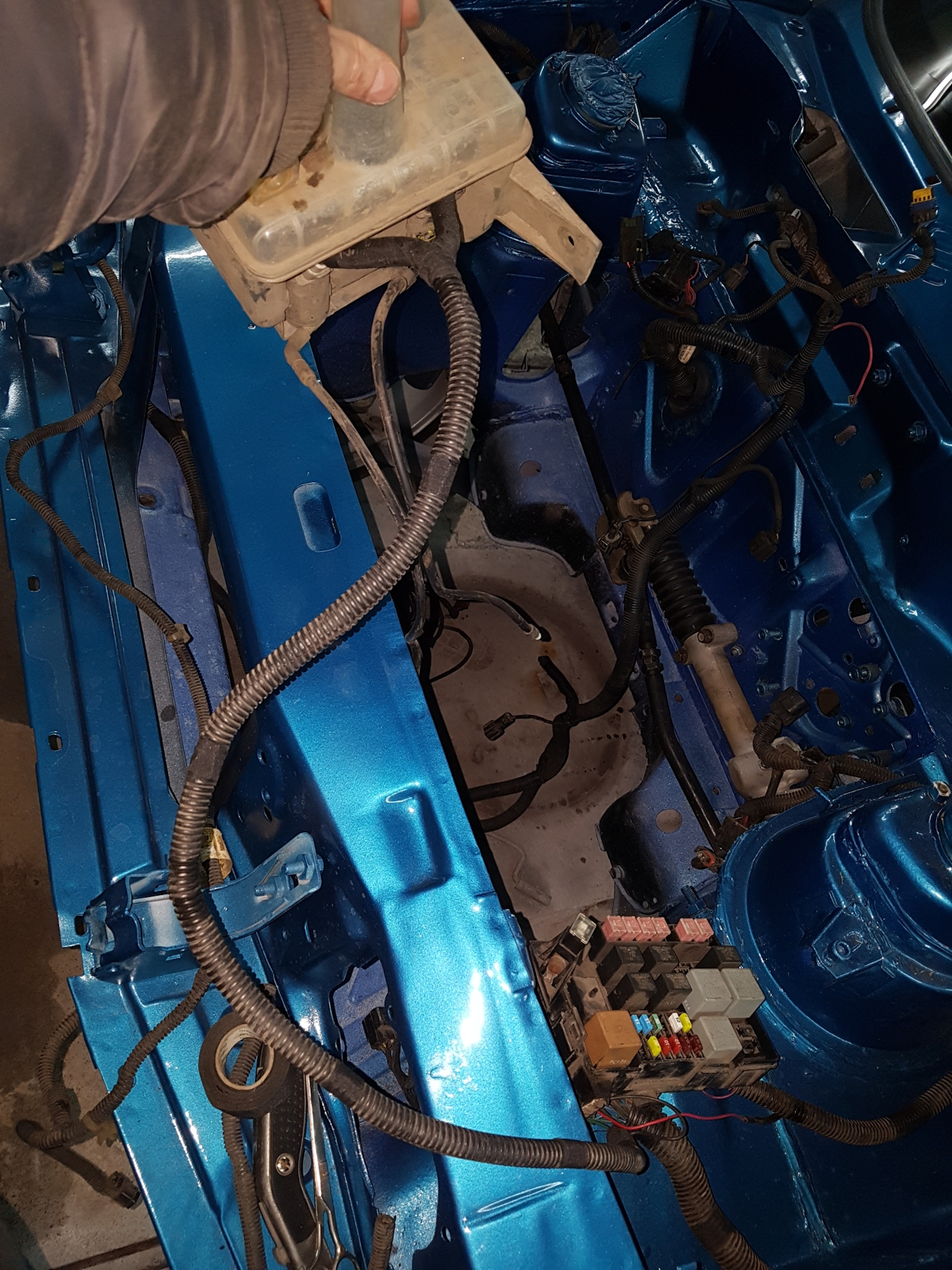 Подлокотник на дверь под левую руку — KIA Carens III, 2 л, 2010 года ...