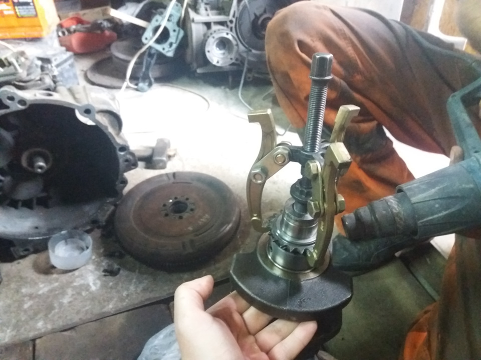 Замена звездочки колена — Audi S3 (8L)