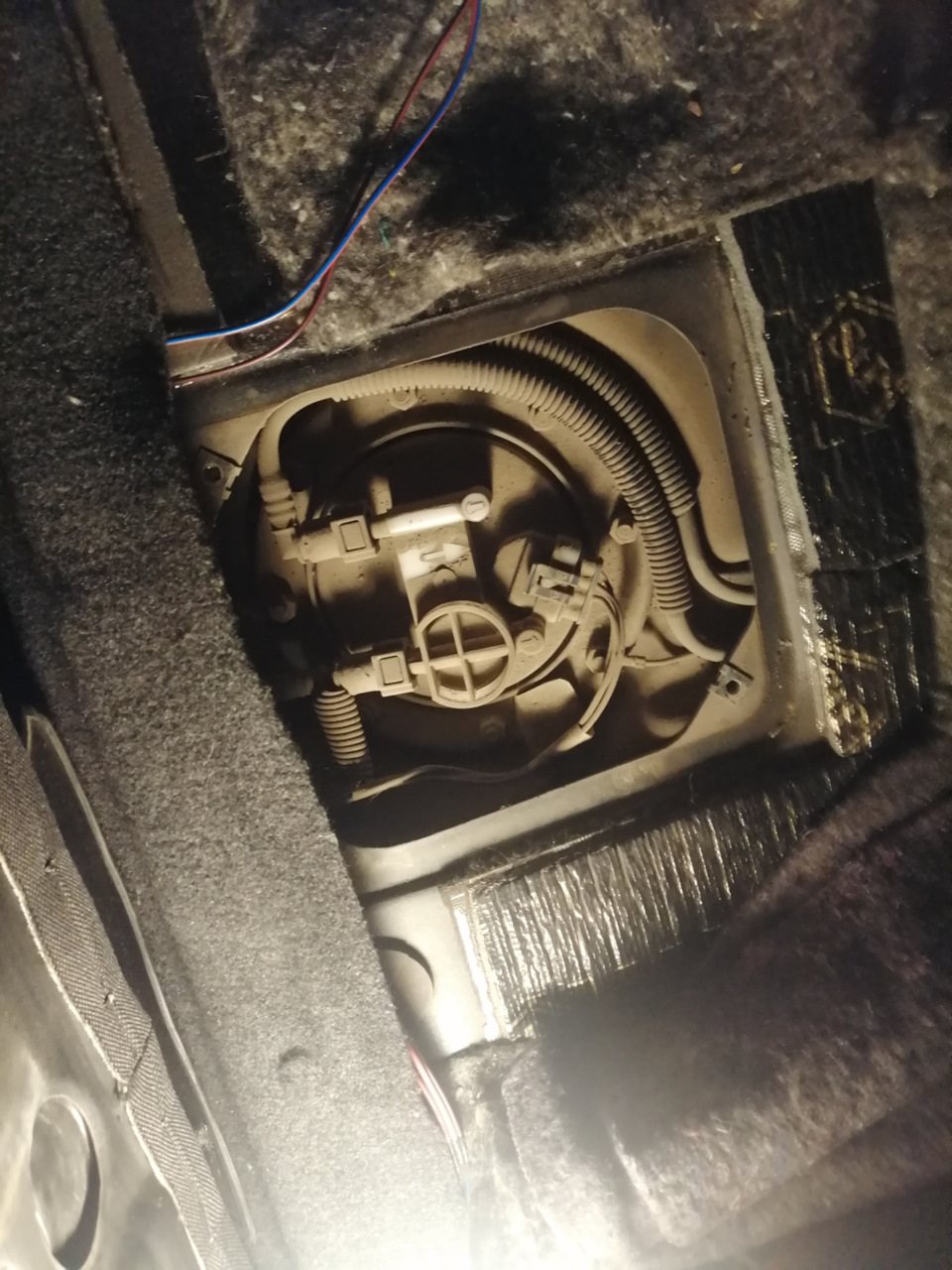 Замена сеточки на бензонасосе — Lada 2114, 1,6 л, 2012 года | своими ...