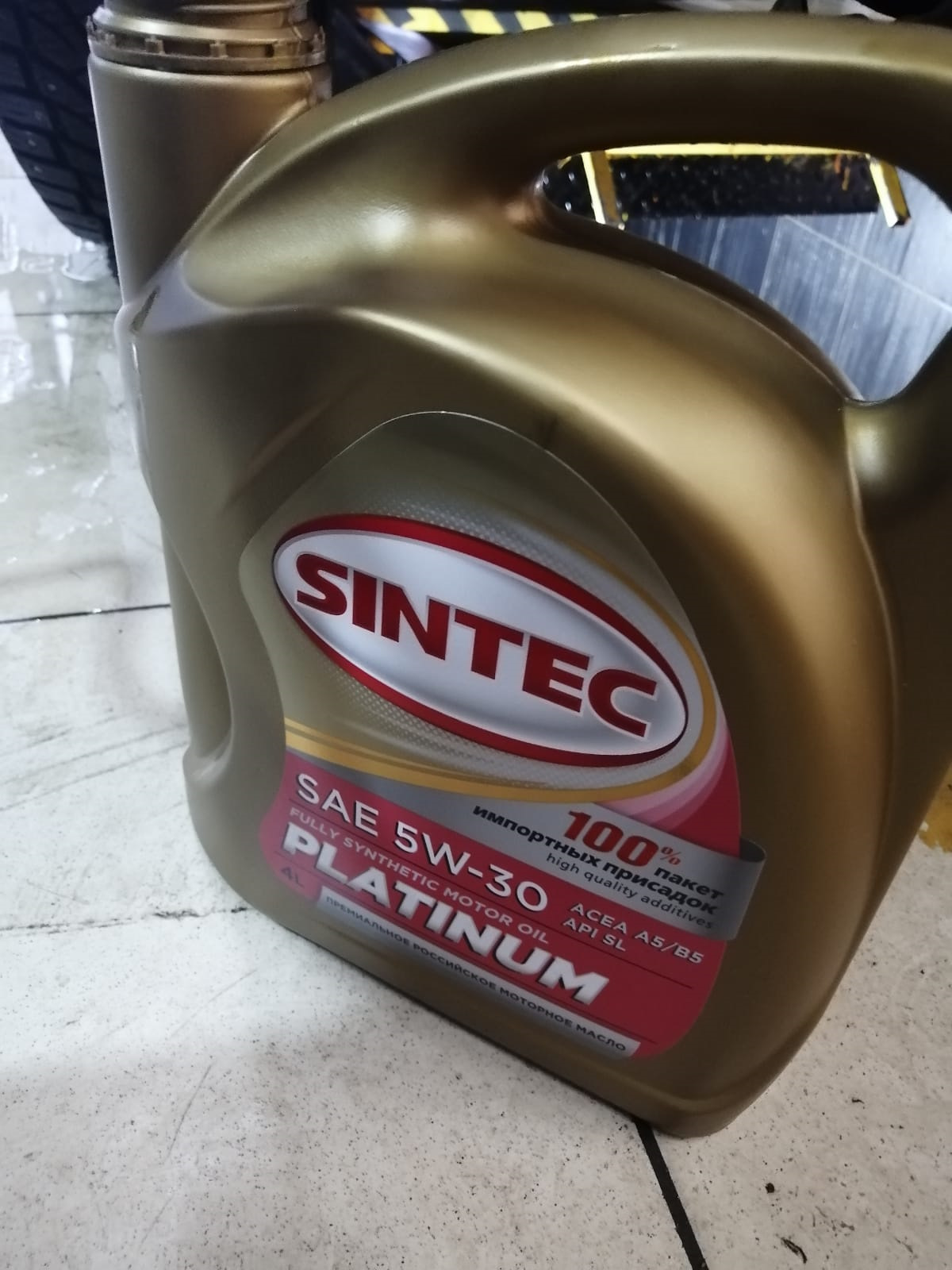 Sintec platinum 5w 30 oil club. Sintec Platinum 5w-40. Синтек платинум 7000. Sintec масло ДВС изнутри. Масло для раздаточной коробки.