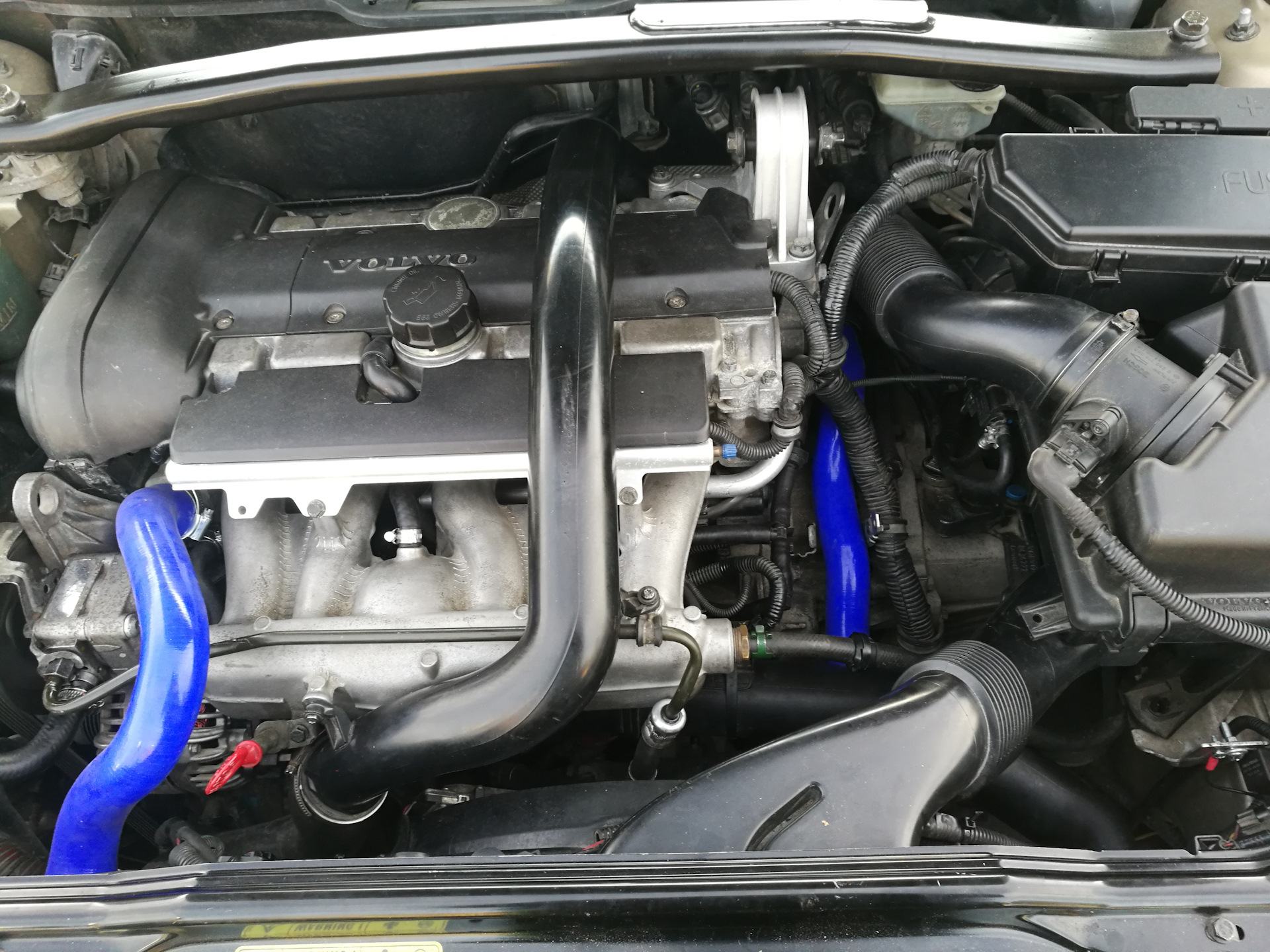 Замена двигателя 2. Volvo s60 трубка антифриза. Трубки антифриза Volvo s60 2g. Volvo 2,4 Turbo Bypass. Трубки антифриза Вольво s60 d5.