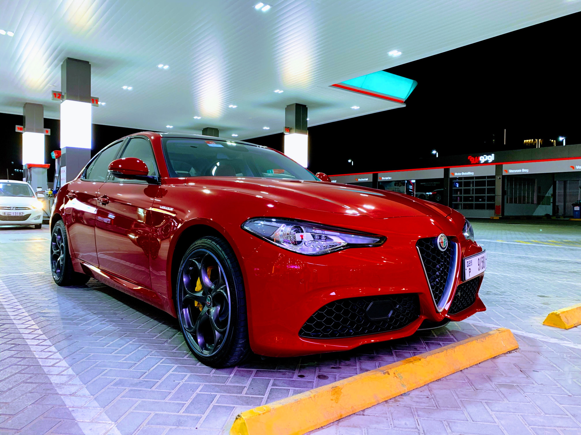 на заправке — Alfa Romeo Giulia (952), 2 л, 2019 года | фотография | DRIVE2