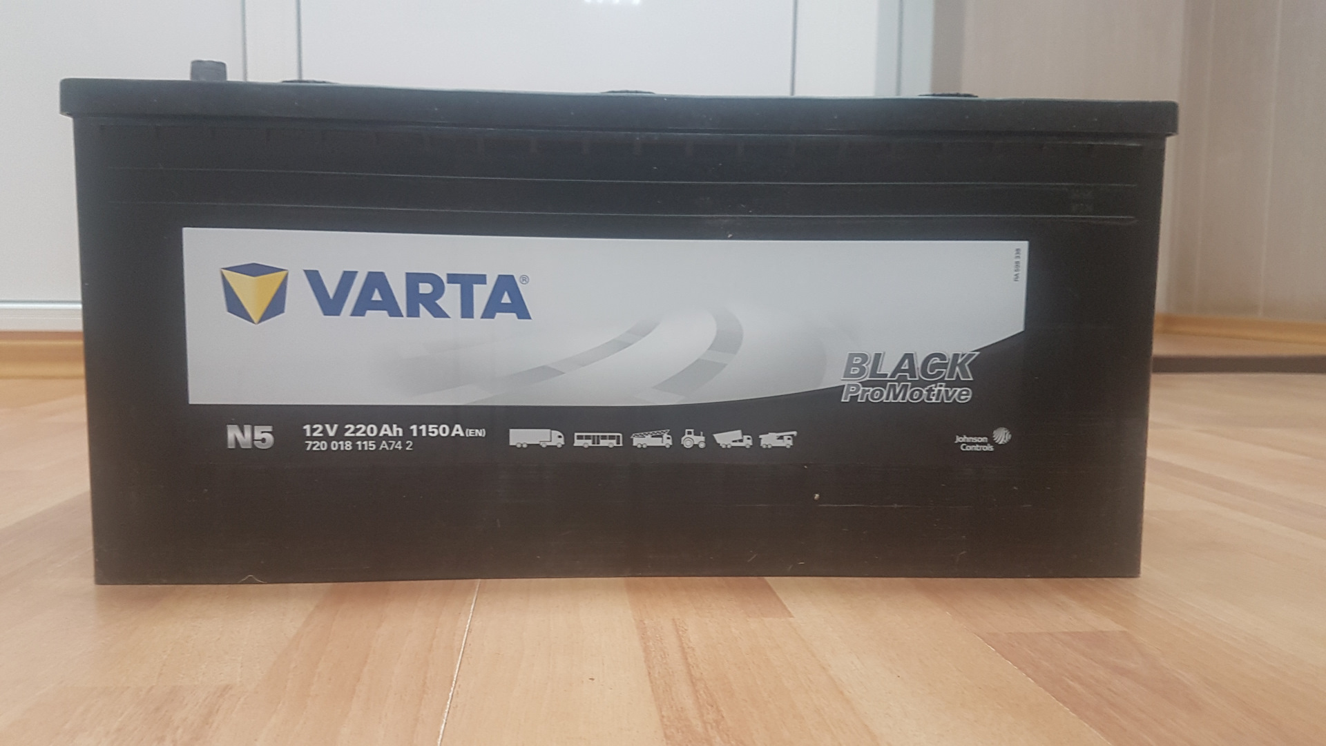 Аккумулятор 220. Варта n5 220ah. Varta 220 Ah n5 r+ Black Promotive. 560125060 Varta. АКБ 220ah 1150a + слева спереди.