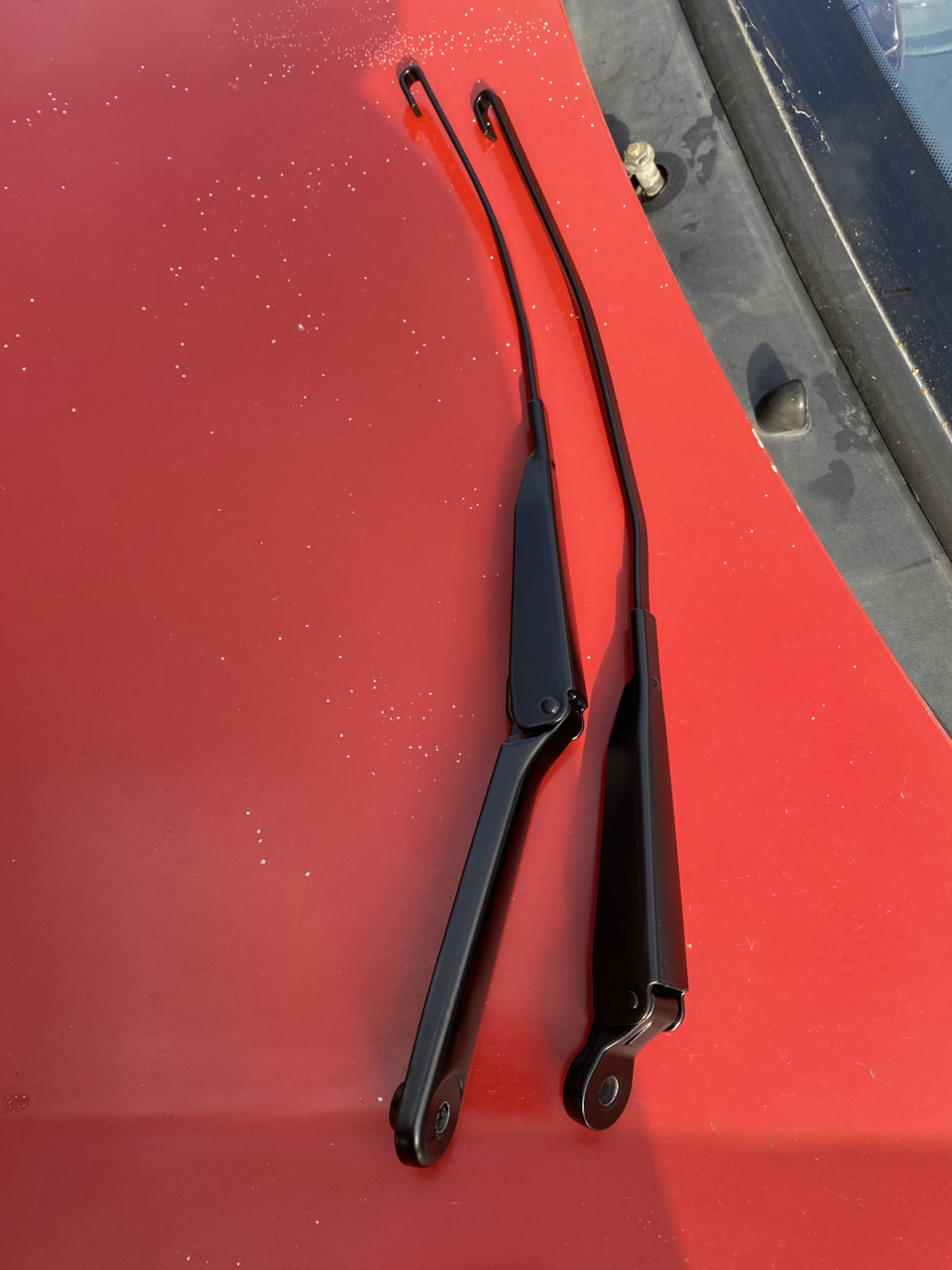 Покраска поводков дворников — Renault Kangoo (1G), 1,2 л, 1999 года ...