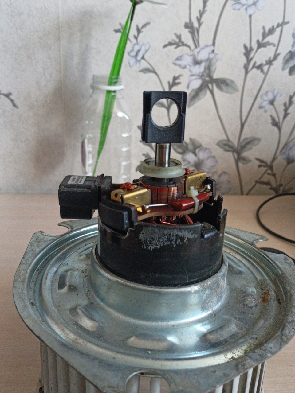 Восстановил штуцер вентиляции моторчика печки — ГАЗ 2410, 2,4 л, 1987 ...