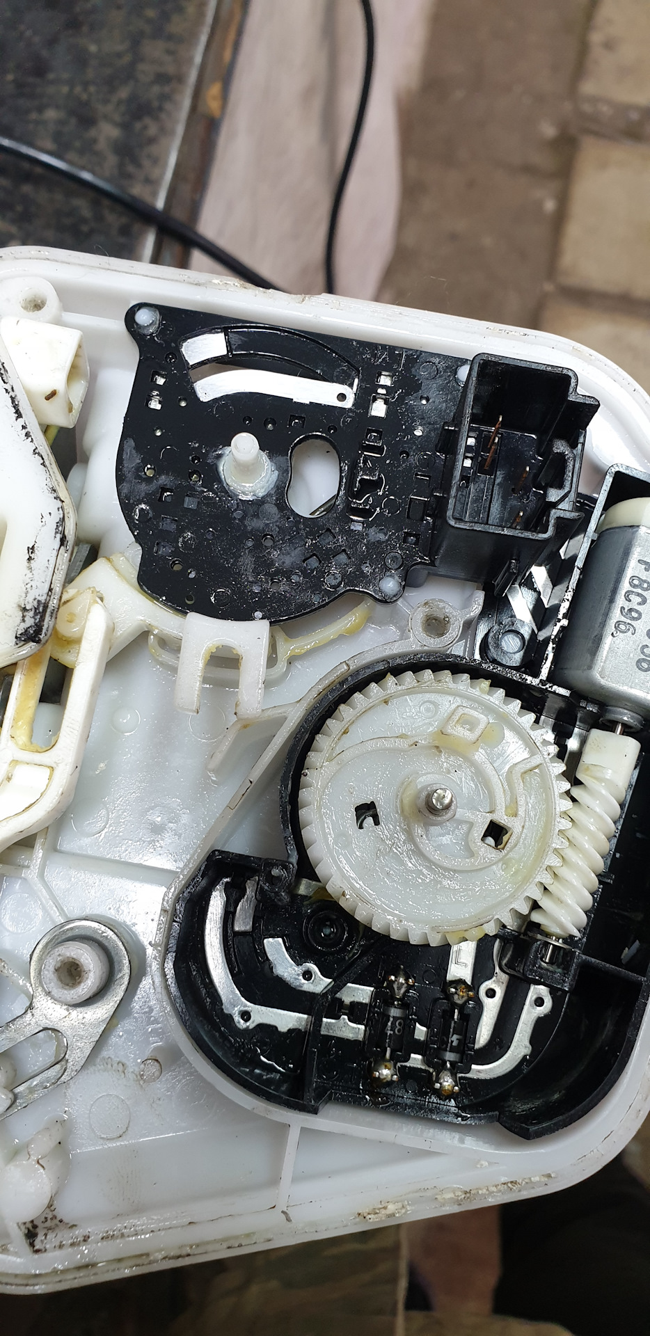 После. Результат после пайки флюсом и удаление лишнего припоя медной косынкой! — Mazda 6 (2G) GH