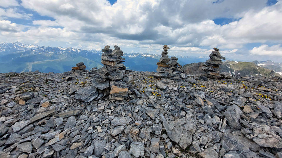Мы покупали скипасы на канатку по тарифу День в горах. Первые дни просто адаптация к высотам без серьезных нагрузок — Nissan X-Trail II (t31)