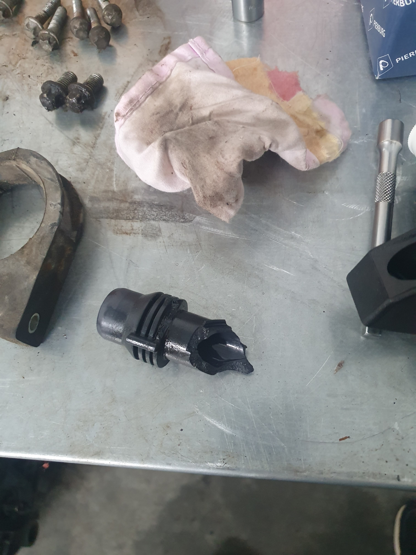 Замена кожуха тормозного диска, доп.помпы, парктроник. — BMW X5 (E70 ...