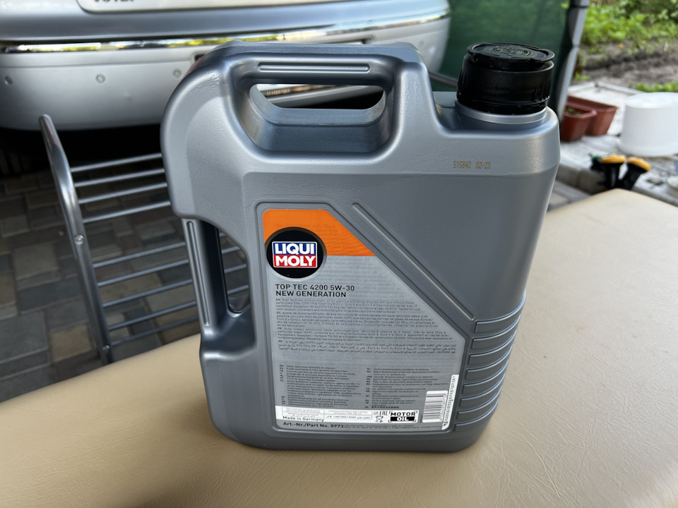 Liqui Moly top tech 4200 5W-30 new Generation — Volkswagen Passat Variant (B6). Запчасти на фото: 515842