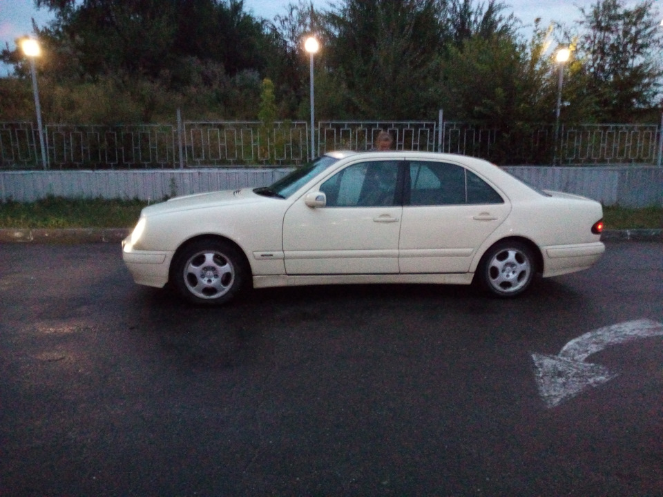 Фото в бортжурнале Mercedes-Benz E-Class (W210)