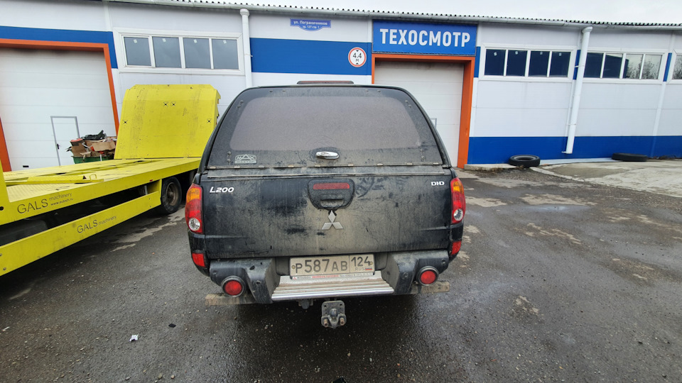 Замена задних фонарей и катафот — Mitsubishi L200 (4G), 2,5 л, 2008 ...