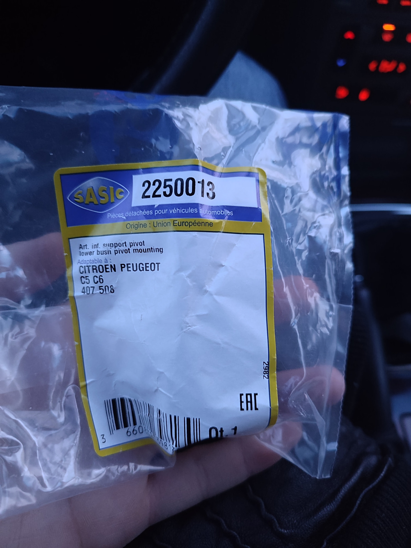 Замена нижних передних сайлентблоков рычага, замена правой нижней ...