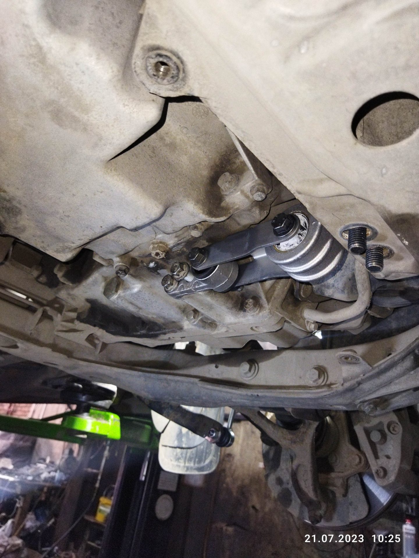 Замена стоек/линк стабилизатора/реактивной тяги. — Volvo XC90 (1G), 2,5 ...