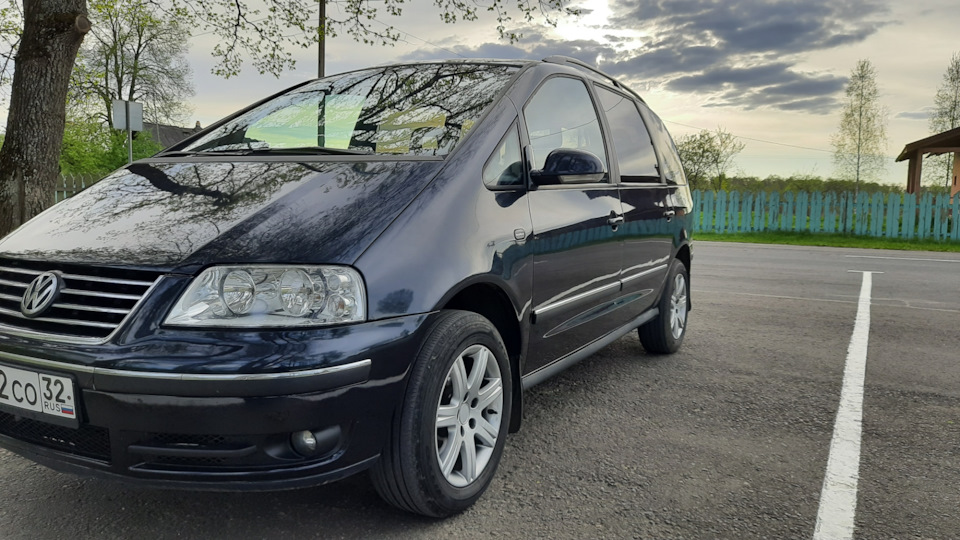 Volkswagen Sharan 1.9 черный. Шаран 2004 год. Volkswagen Sharan mk1 female. Volkswagen Sharan mk1 Family.