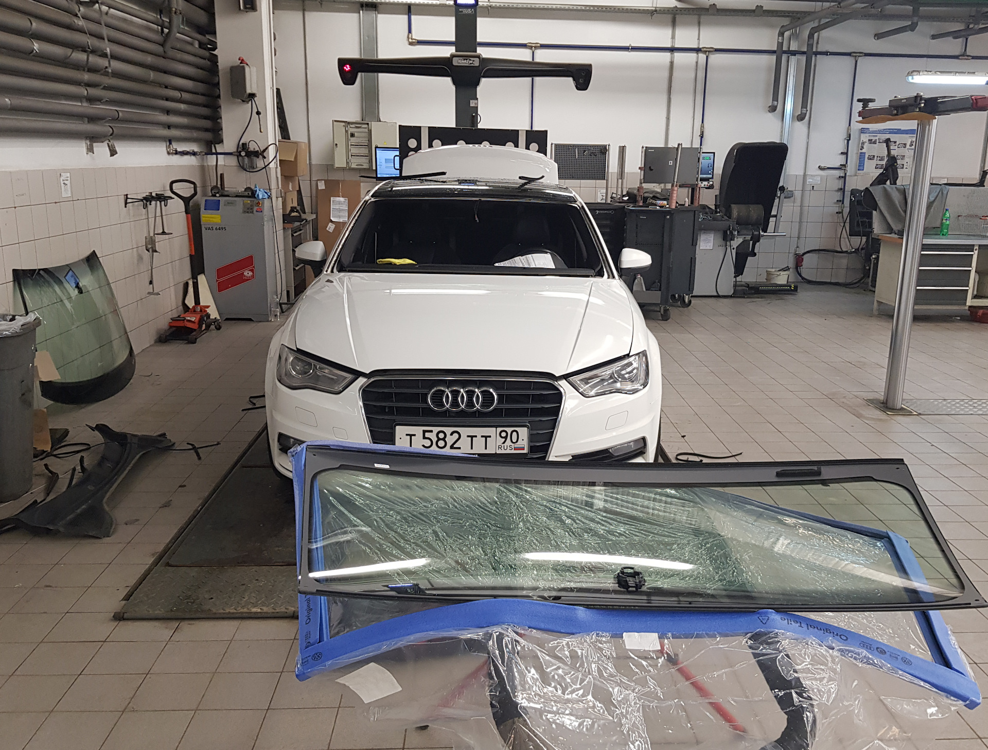 Стекло новгород. 8v5845099nvb. VAG 8v5 845 099. Лобовое стекло Audi a3 8v. 8v5845099b NVB.