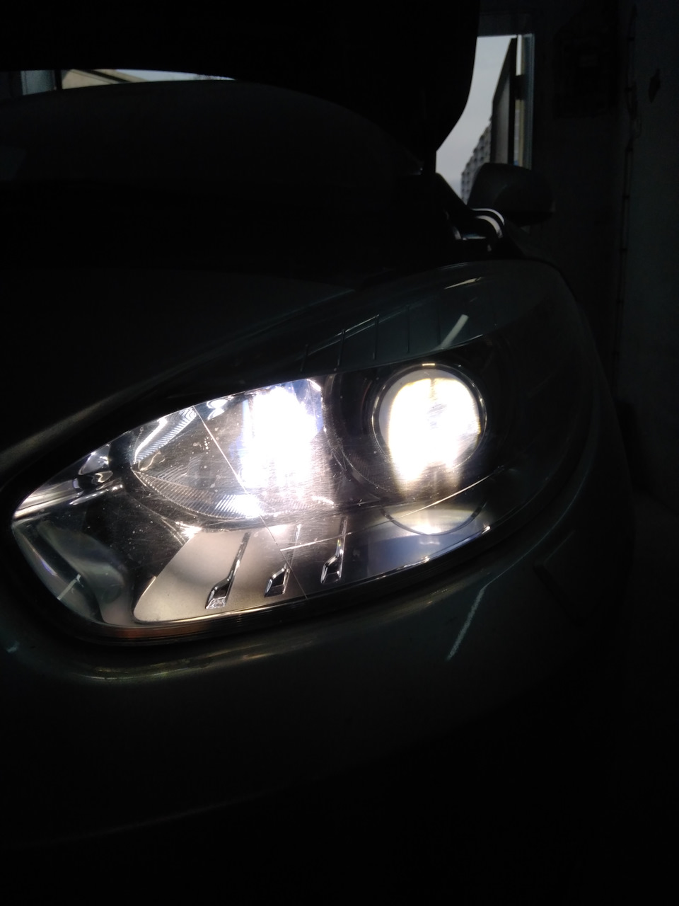 Не люблю желтый свет в фарах!) — Renault Fluence, 2 л, 2012 года ...