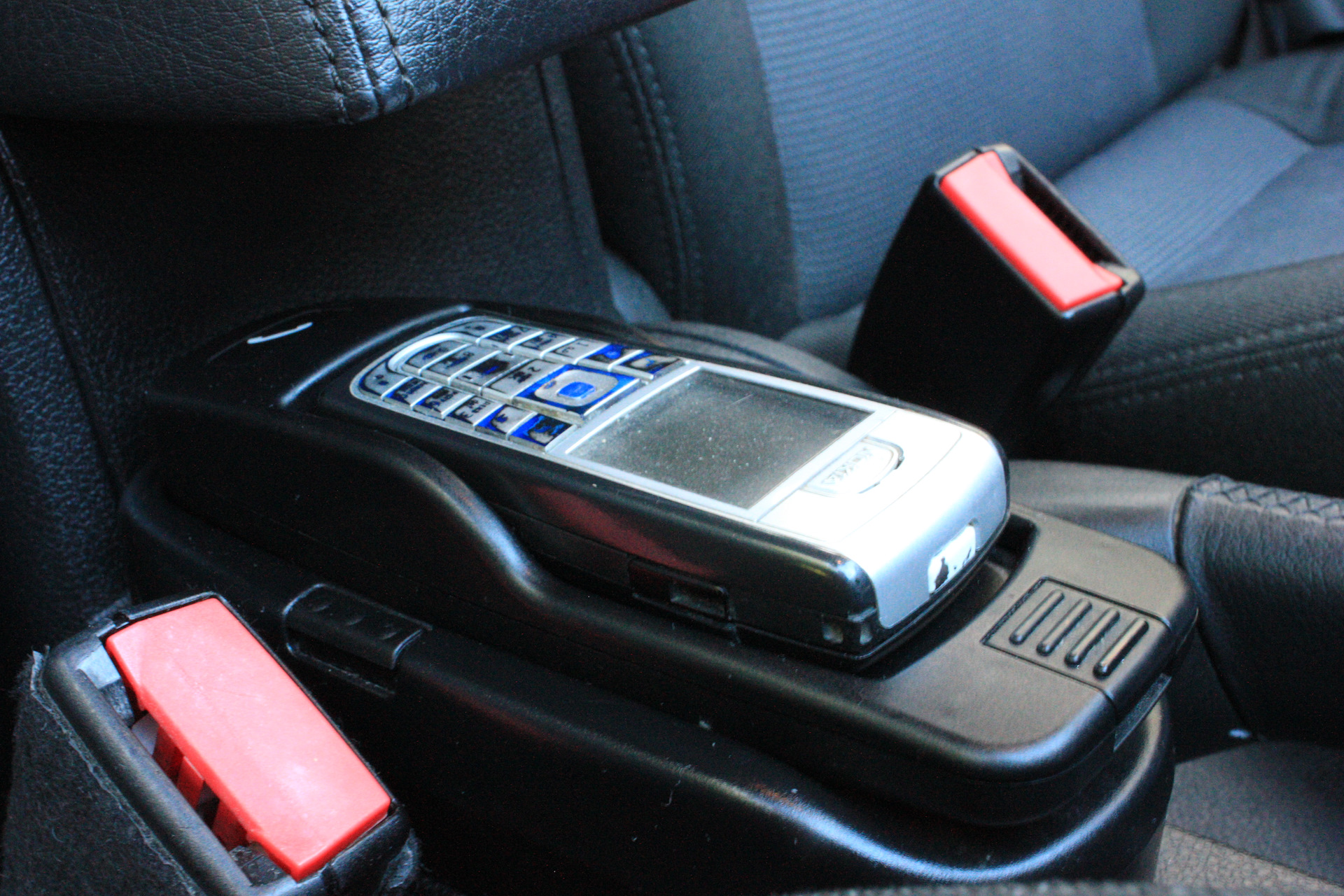 Встроенный телефон Nokia 6230i Hands-free в Ford Mondeo mk3 — Ford Mondeo  III, 2 л, 2006 года | стайлинг | DRIVE2