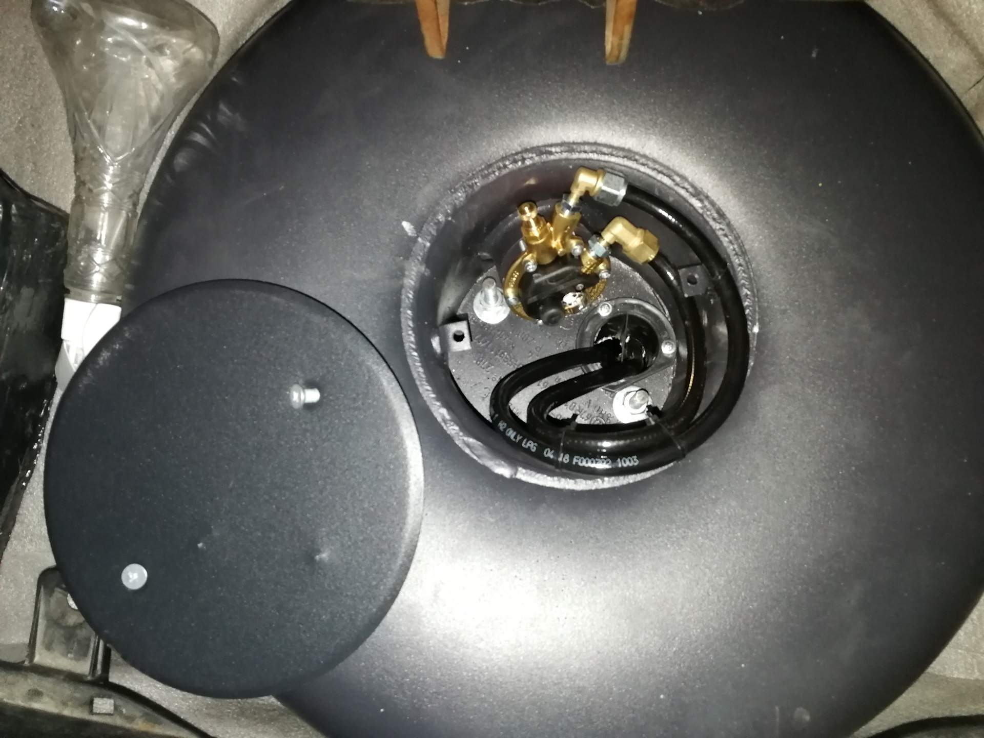 Гбо на мазда сх-7 2. Гбо на majesta. Мазда 3 гбо. Мазда газовое оборудование. Мазда dh гбо.