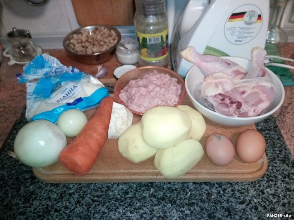 суп с фрикадельками и манной крупой. cwAAAgFdG A 960. суп с фрикадельками и манной крупой фото. суп с фрикадельками и манной крупой-cwAAAgFdG A 960. картинка суп с фрикадельками и манной крупой. картинка cwAAAgFdG A 960. Шарики из рубленого мяса или, как их еще называют, фрикадельки, это фактически международное блюдо. В каждой кухне мира найдется несколько фирменных блюд, которые дополняют рыбные или мясные комочки. Чаще всего они входят в состав супа, но есть рецепты, где фрикадельки отдельно тушатся в соусе, а потом подаются к гарниру.