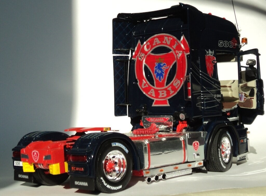 Грузовик 1 24. Italeri 1 24 Scania Truck. Italeri 1/24. Модель Scania 1 24. Сборная модель Scania 1/24 Italeri.