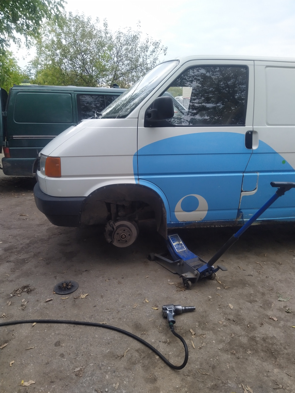 Колесо спускает, но только снизу… — Volkswagen Transporter T4, 2,4 л ...