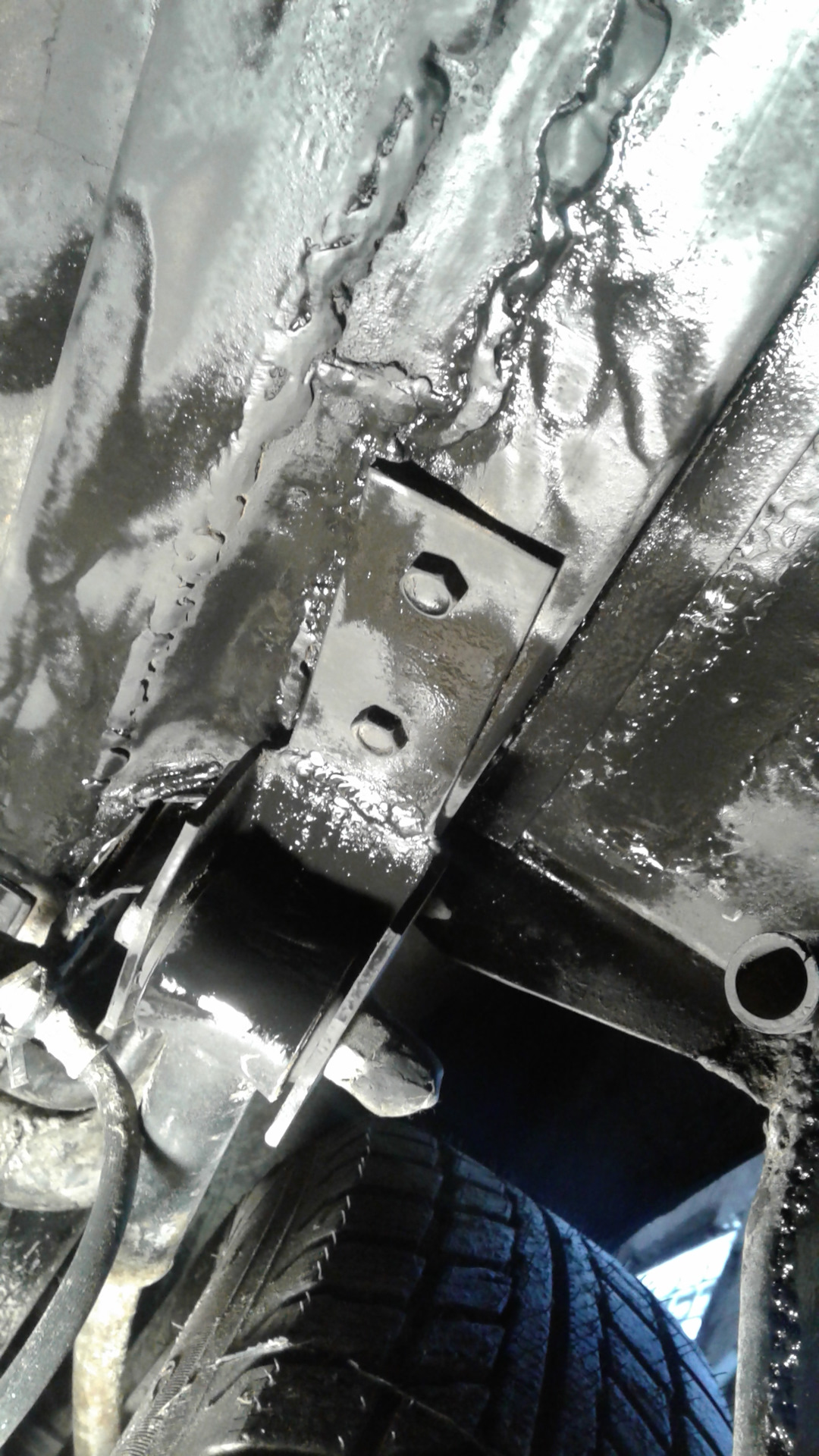 Про правый задний лонжерон и рядом карман. — Saab 9000, 2,3 л, 1997 ...