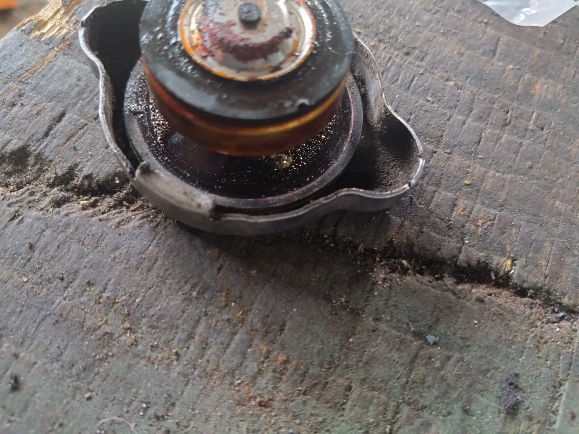 6. Крышка заливной горловины антифриза потеет и "ссытся" — Subaru ...