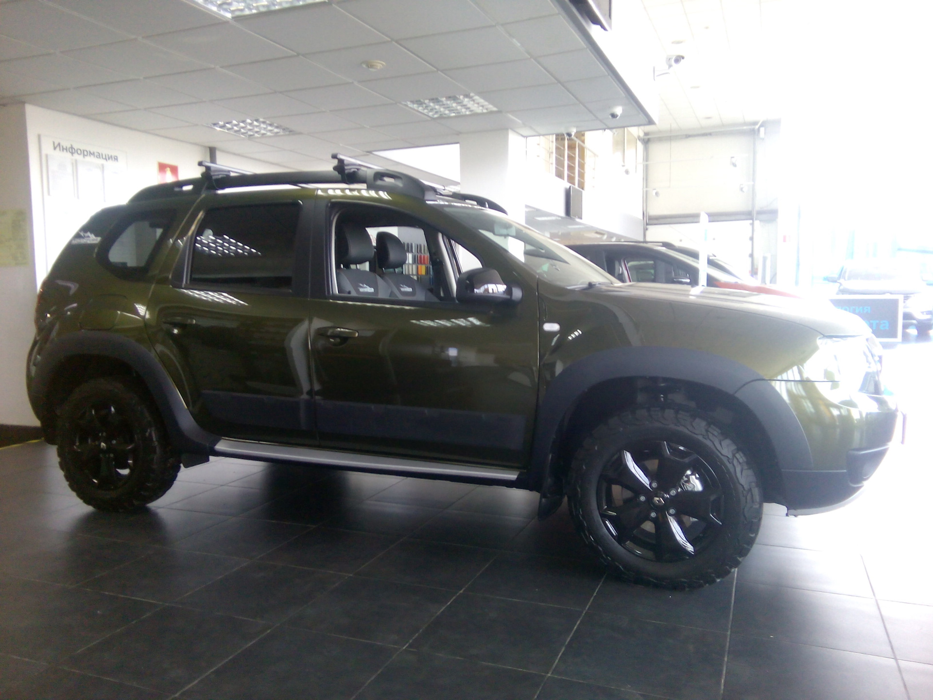 Renault Duster хаки