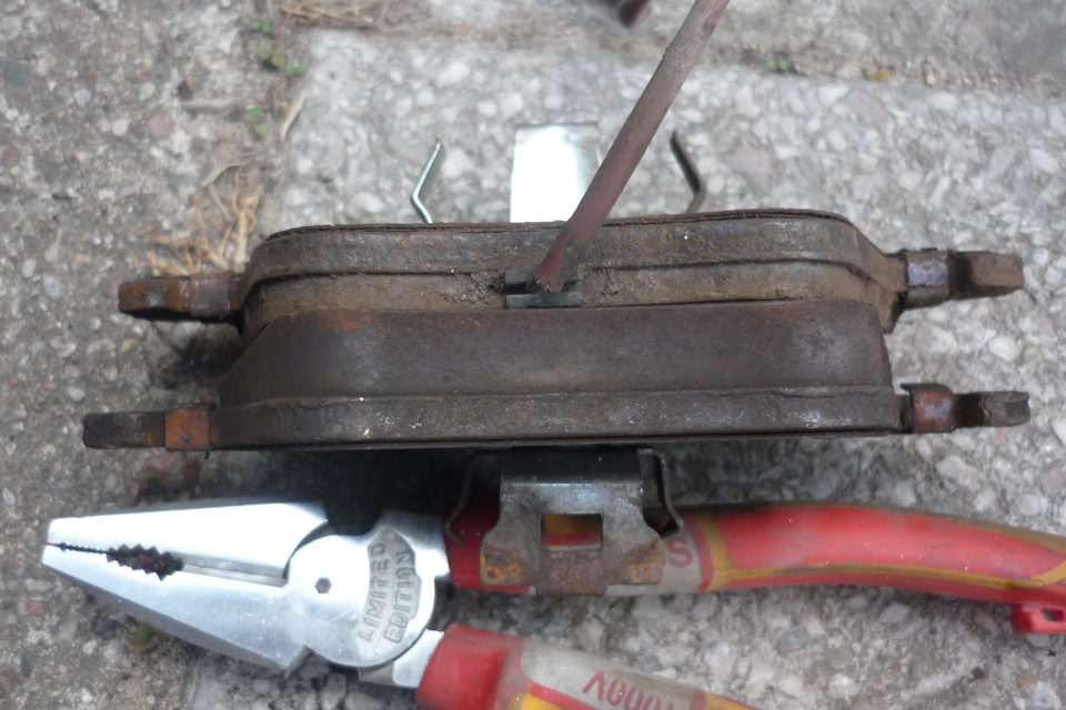 Что такое тормозные накладки бмв