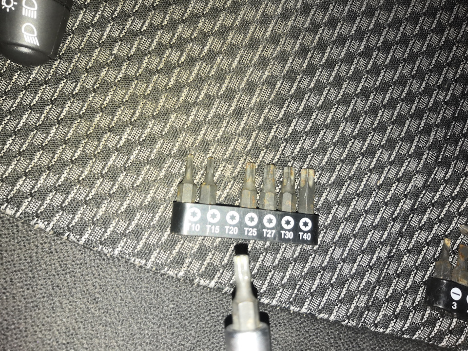 Замена подрулевого переключателя — Renault Logan (1G), 1,4 л, 2006 года ...