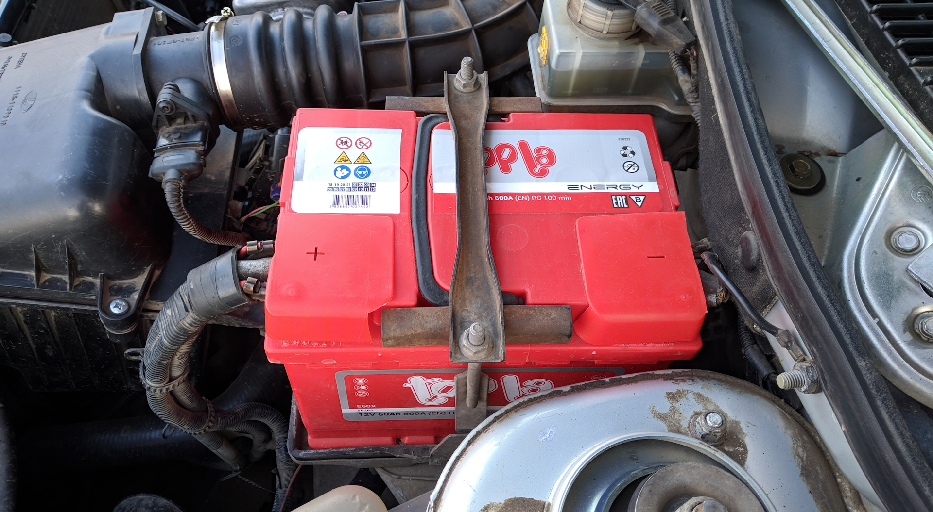 Акб калина 16кл. Аккумулятор лада калина 2008. Лада калина 2010 аккумулятор. Акб калина 16кл. Акб лада калина 2.