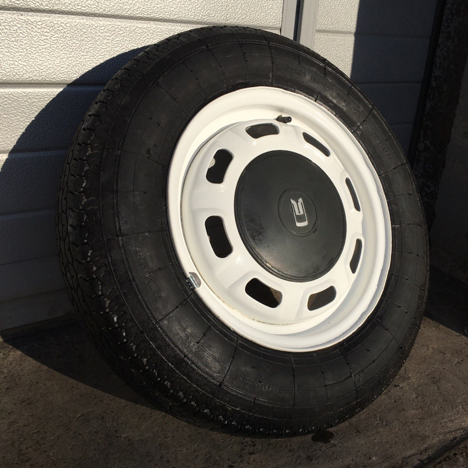 Запаска в багажнике — Москвич Князь Владимир, 2 л, 1998 года | своими ...