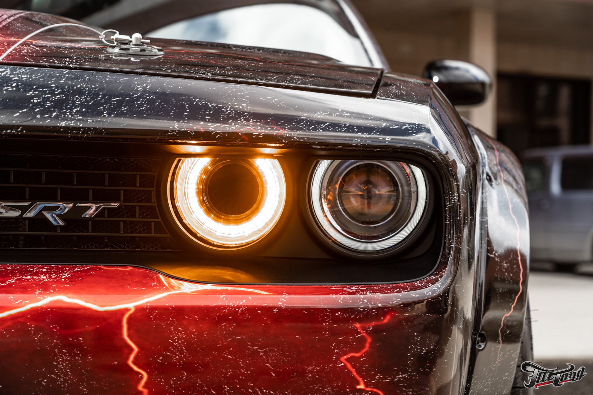 Dodge Challenger Hellcat ангельские глазки