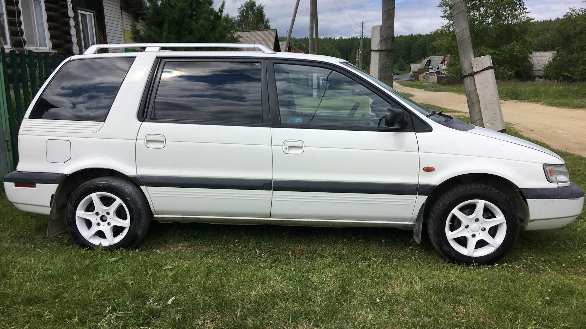 Спейс вагон фото. Митсубиси Спейс вагон 1993. Mitsubishi Space Wagon. Mitsubishi Space Wagon 1990. Mitsubishi Space Wagon 95 года.