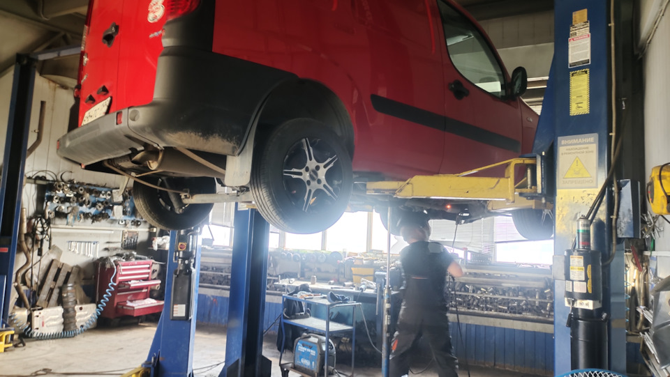 Замена гофры выхлопной системы — FIAT Doblo (1G), 1,3 л, 2008 года ...