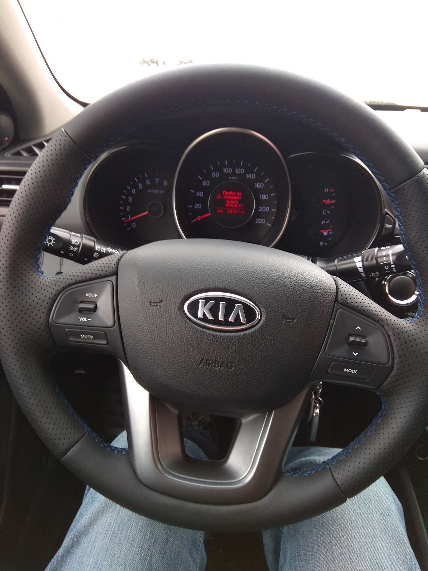 Руль кии. Kia Rio руль 2014. Kia Rio 2012 руль. Руль Киа Рио 3 2012. Руль Киа Рио 2013.