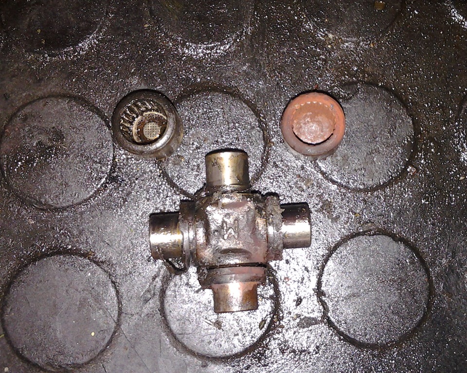 замена крестовины кардана рулевого вала — Nissan Almera II (N16), 1,5 л ...