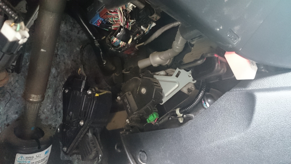 Где там выключатель бензонасоса, что-то не увидел… — Honda Civic 4D (8G)